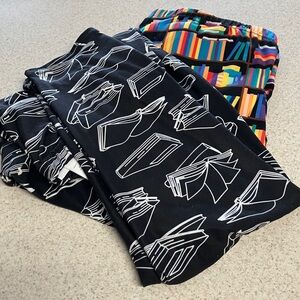 Pair of Book Print Leggings, size 1x